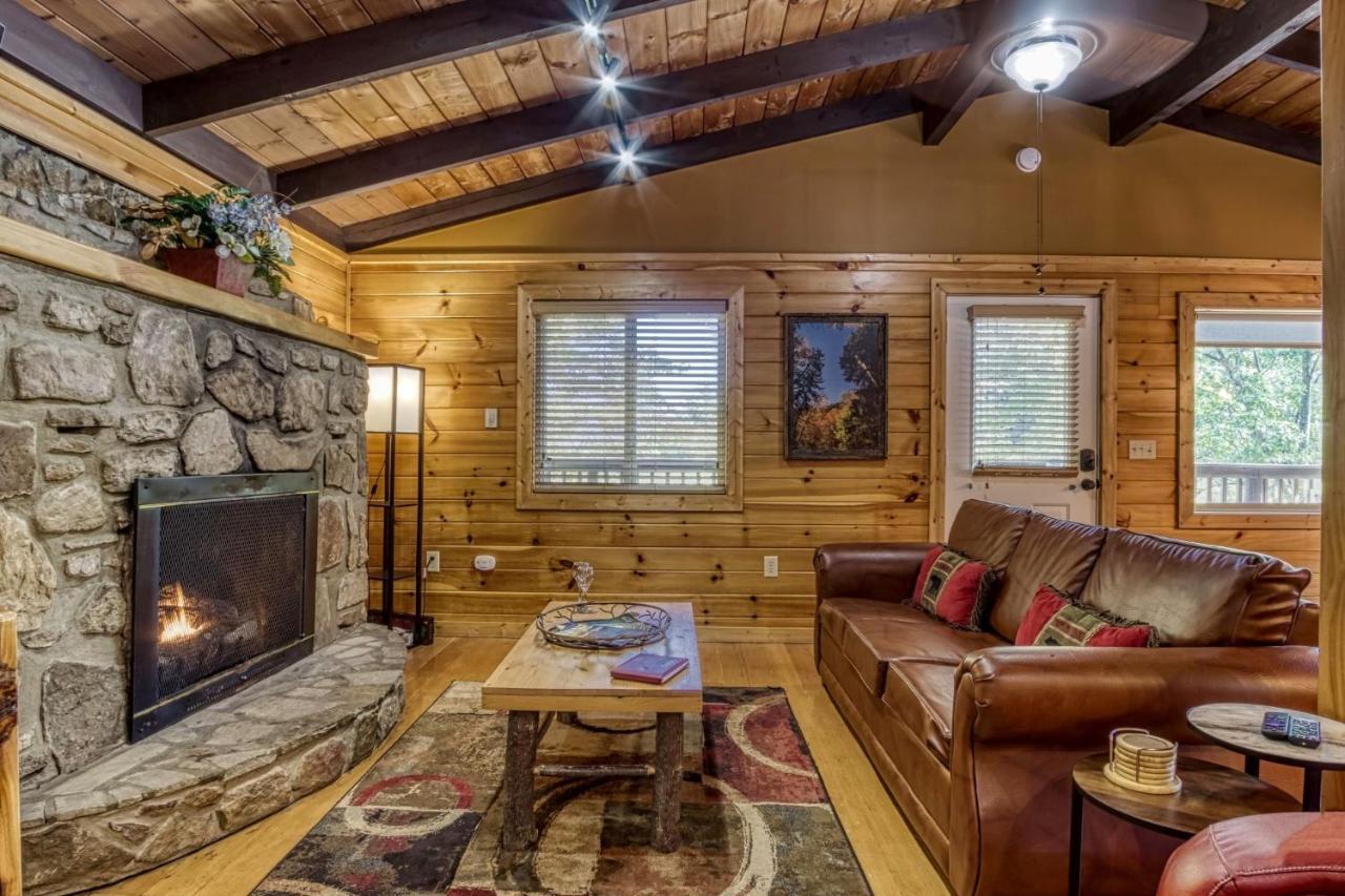 Gatlinburg Views A Unique Cabin Mountain Views Expansive Decks Adjacent To Gatlinburg & Ski Lodge Cabin Экстерьер фото