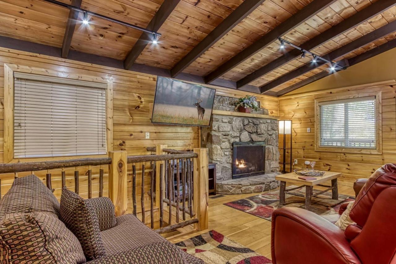 Gatlinburg Views A Unique Cabin Mountain Views Expansive Decks Adjacent To Gatlinburg & Ski Lodge Cabin Экстерьер фото