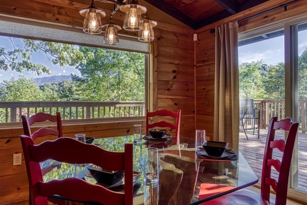 Gatlinburg Views A Unique Cabin Mountain Views Expansive Decks Adjacent To Gatlinburg & Ski Lodge Cabin Экстерьер фото