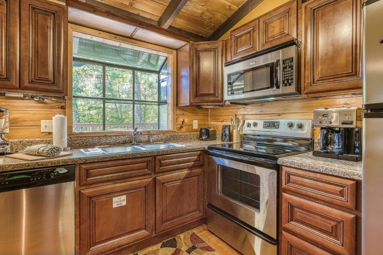 Gatlinburg Views A Unique Cabin Mountain Views Expansive Decks Adjacent To Gatlinburg & Ski Lodge Cabin Экстерьер фото