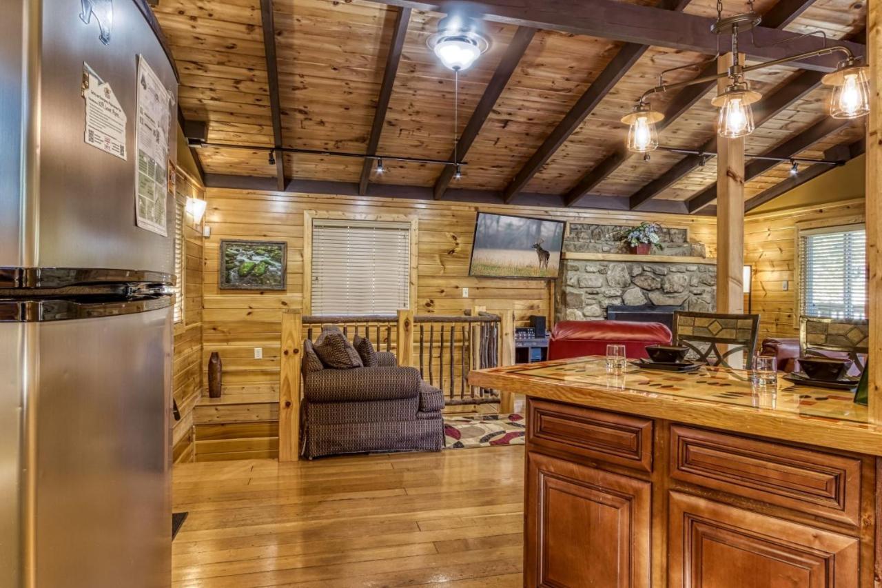 Gatlinburg Views A Unique Cabin Mountain Views Expansive Decks Adjacent To Gatlinburg & Ski Lodge Cabin Экстерьер фото