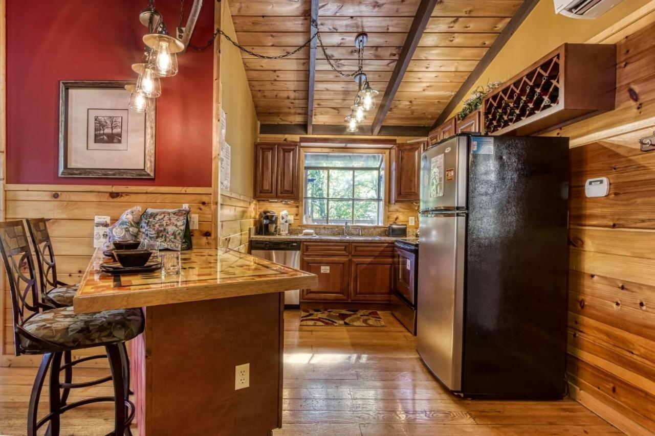 Gatlinburg Views A Unique Cabin Mountain Views Expansive Decks Adjacent To Gatlinburg & Ski Lodge Cabin Экстерьер фото