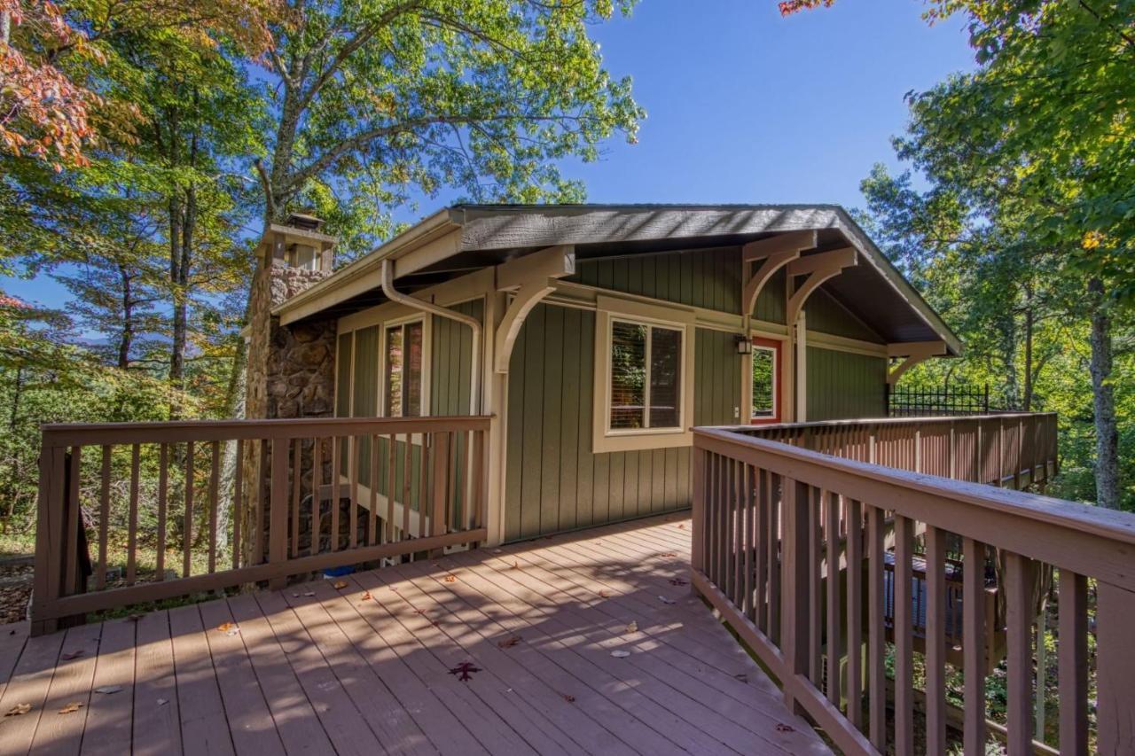 Gatlinburg Views A Unique Cabin Mountain Views Expansive Decks Adjacent To Gatlinburg & Ski Lodge Cabin Экстерьер фото