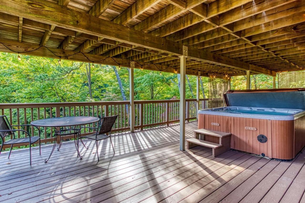 Gatlinburg Views A Unique Cabin Mountain Views Expansive Decks Adjacent To Gatlinburg & Ski Lodge Cabin Экстерьер фото