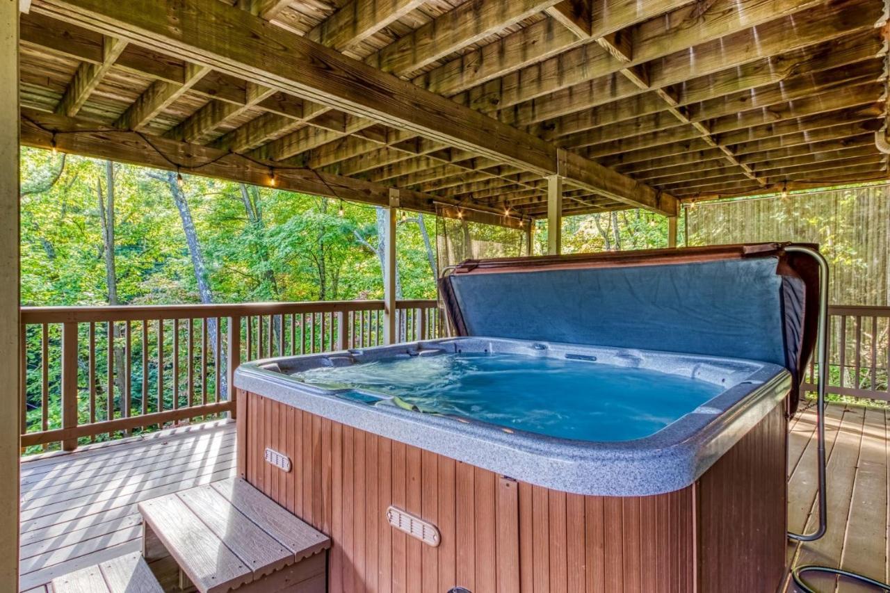 Gatlinburg Views A Unique Cabin Mountain Views Expansive Decks Adjacent To Gatlinburg & Ski Lodge Cabin Экстерьер фото